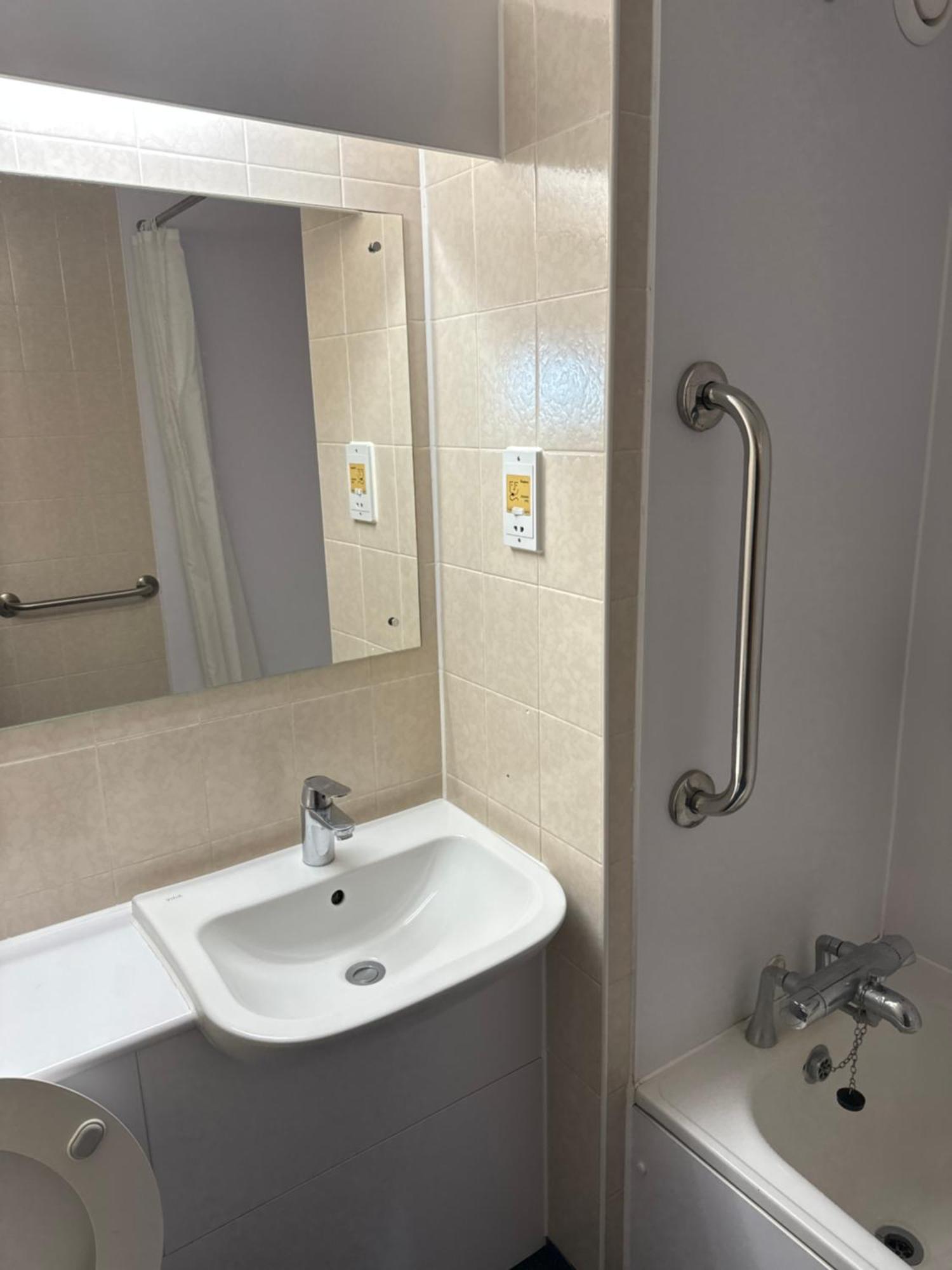 Thurrock Hotel M25 Services Aveley エクステリア 写真